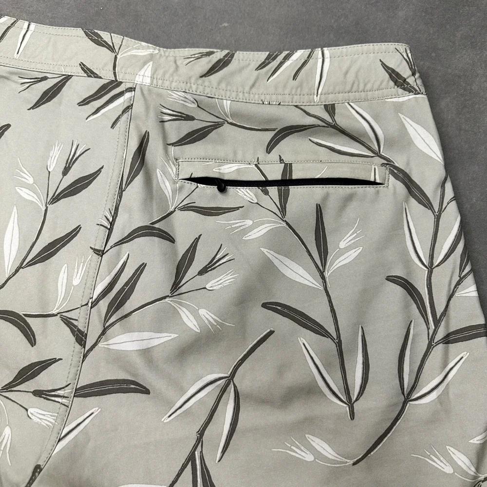 IPD Board Shorts Men 31 Sage Green Botanical Leaf Print B100 Fit Excellent
